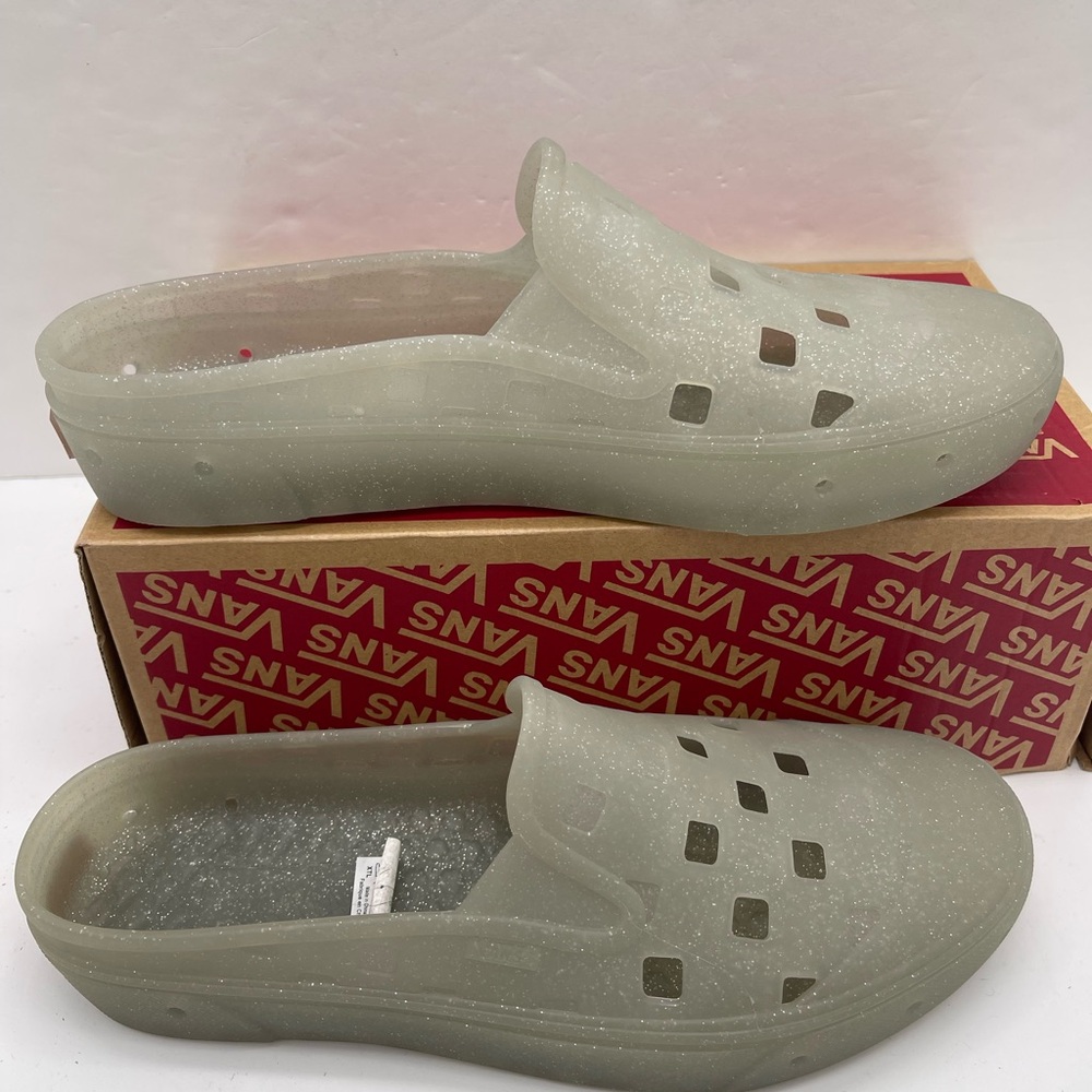 Vans Men’s Slip-On Mule Trk
Glitter Gray
VN0005V8BGF Sandals Sneakers - Picture 5 of 16